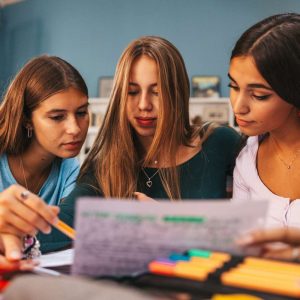 Екстернат у 9-11 класі: як підготуватися до НМТ і не “згоріти” від навчання