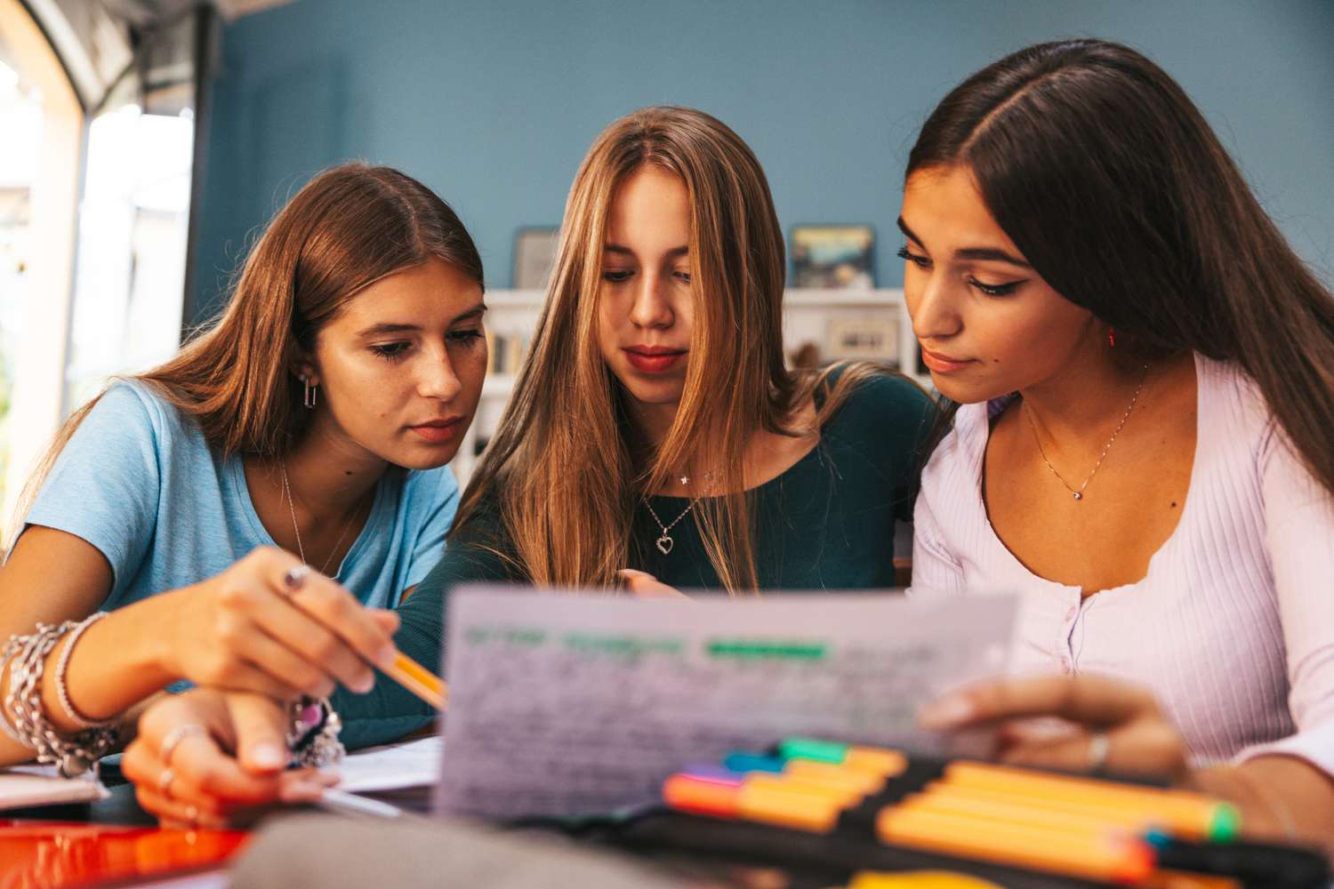 Екстернат у 9-11 класі: як підготуватися до НМТ і не “згоріти” від навчання