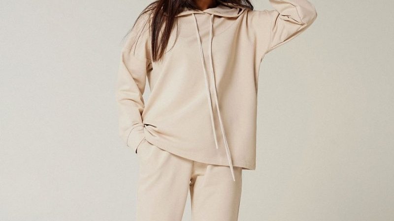Як вибрати модний жіночий спортивний костюм на осінь-весну: комфорт, стиль та актуальні тренди