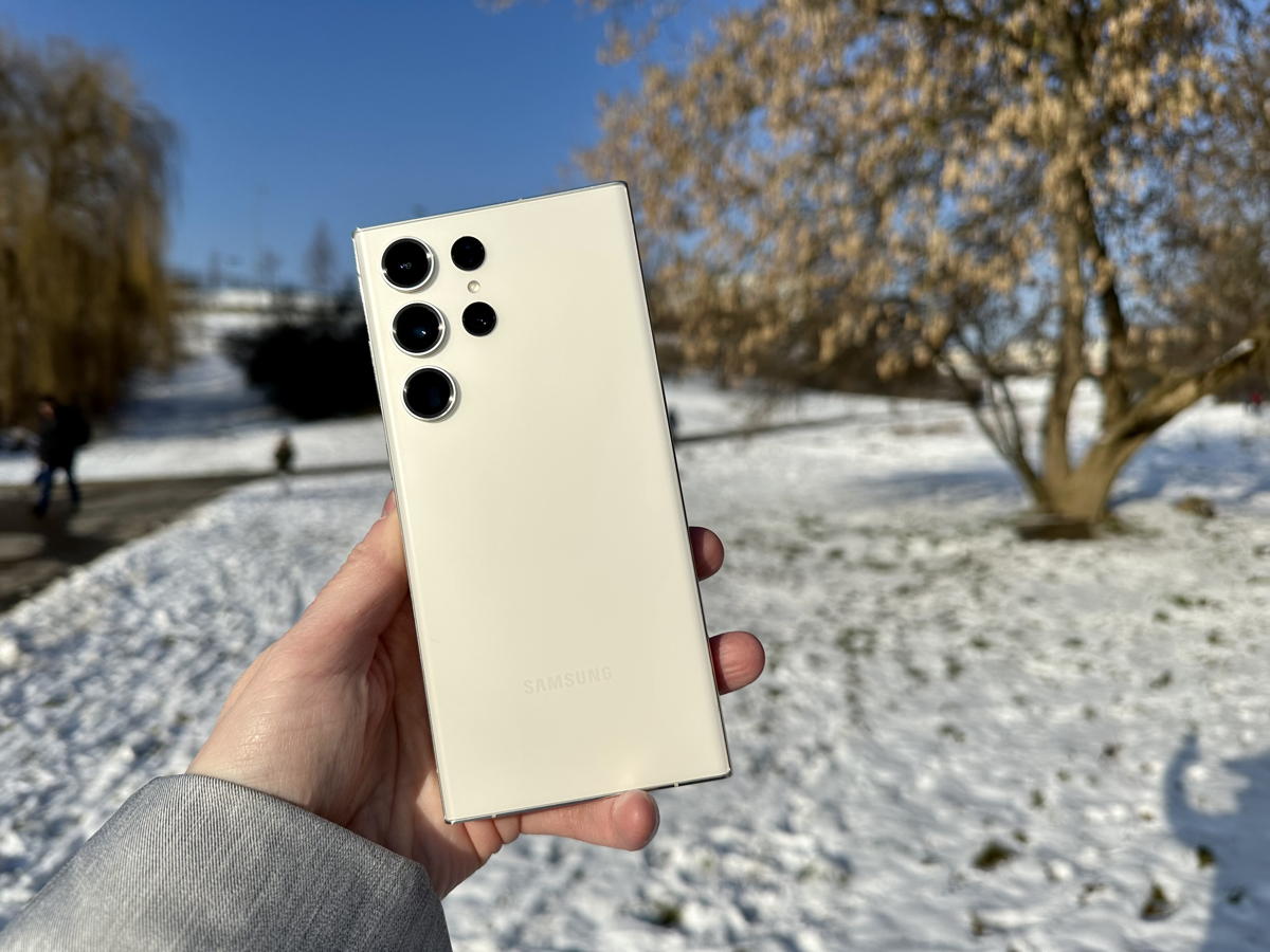 Порівняння Samsung S23 Ultra та Samsung S25 FE: який смартфон вигідніше купити сьогодні