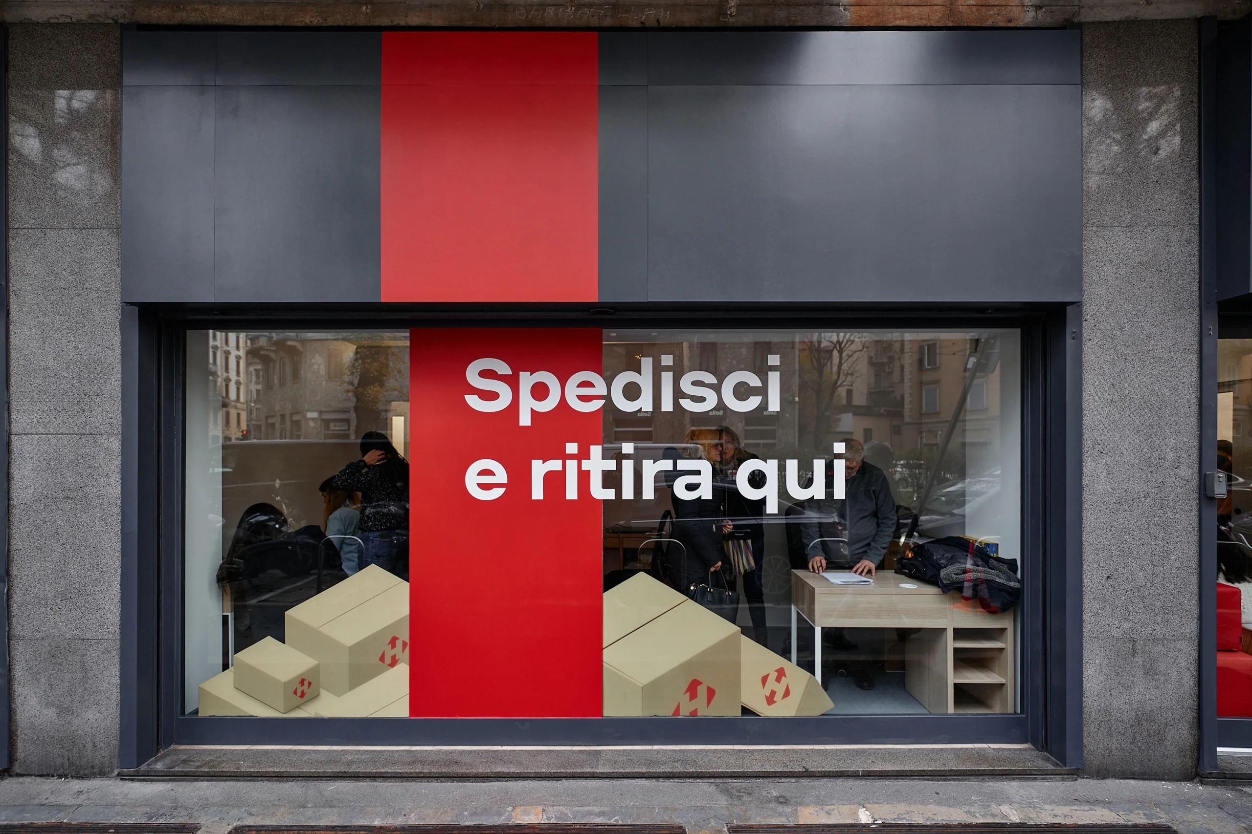 Європейський модний ритейл: як працює доставка одягу Zalando в Україну